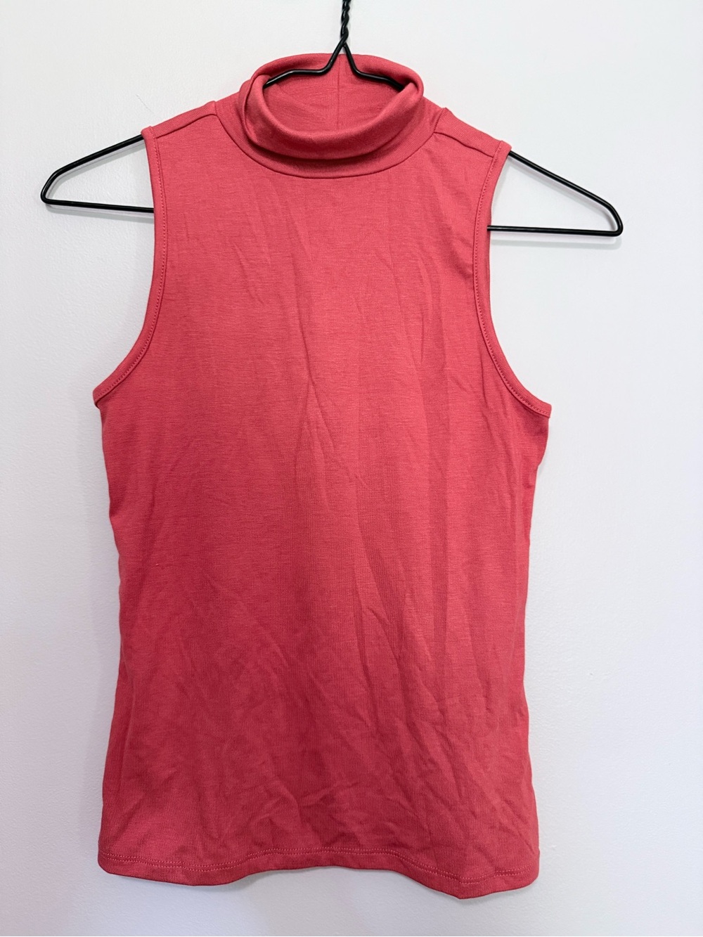 NWT Size XS or S Universal Thread Coral Mock Neck Sleeveless Tank